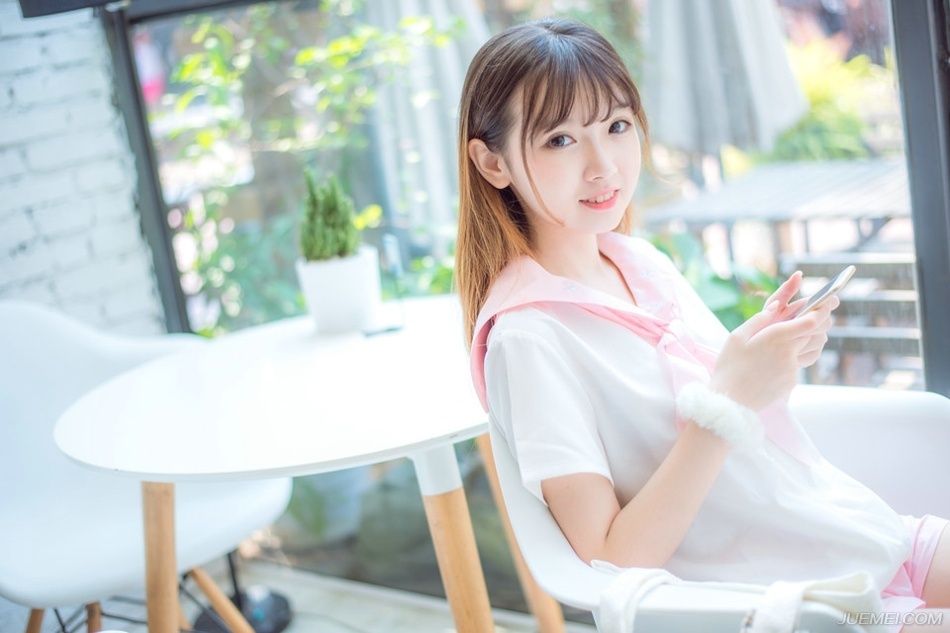 没有一宗友情是地久天长的。人们在你的生活里来去如流，有时，友情的过程是短暂的，有限的。